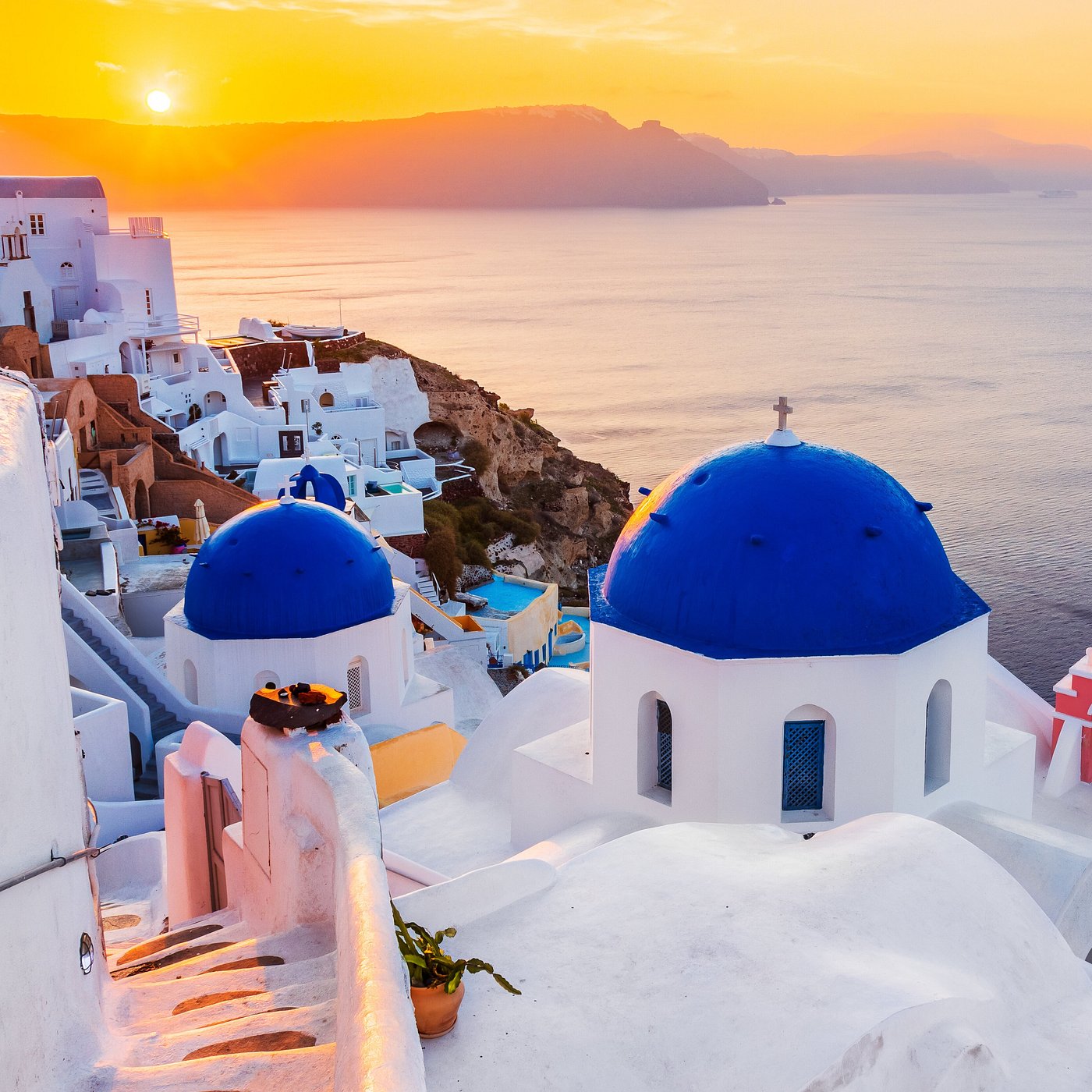 Santorini Travel Guide 2025 | Aegean Sunsets & Whitewashed Beauty – Fly All Over.com