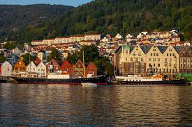 Bergen: Norway’s Scenic Gem Between Fjords and Mountains