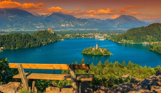 Bled: Slovenia’s Dreamy Lake Escape with Castles, Cliffs, and Alpine Calm